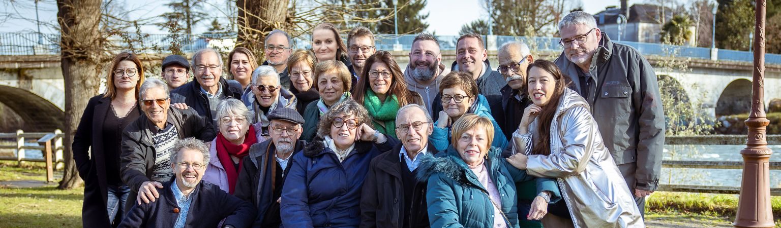 groupe assis au complet pntu